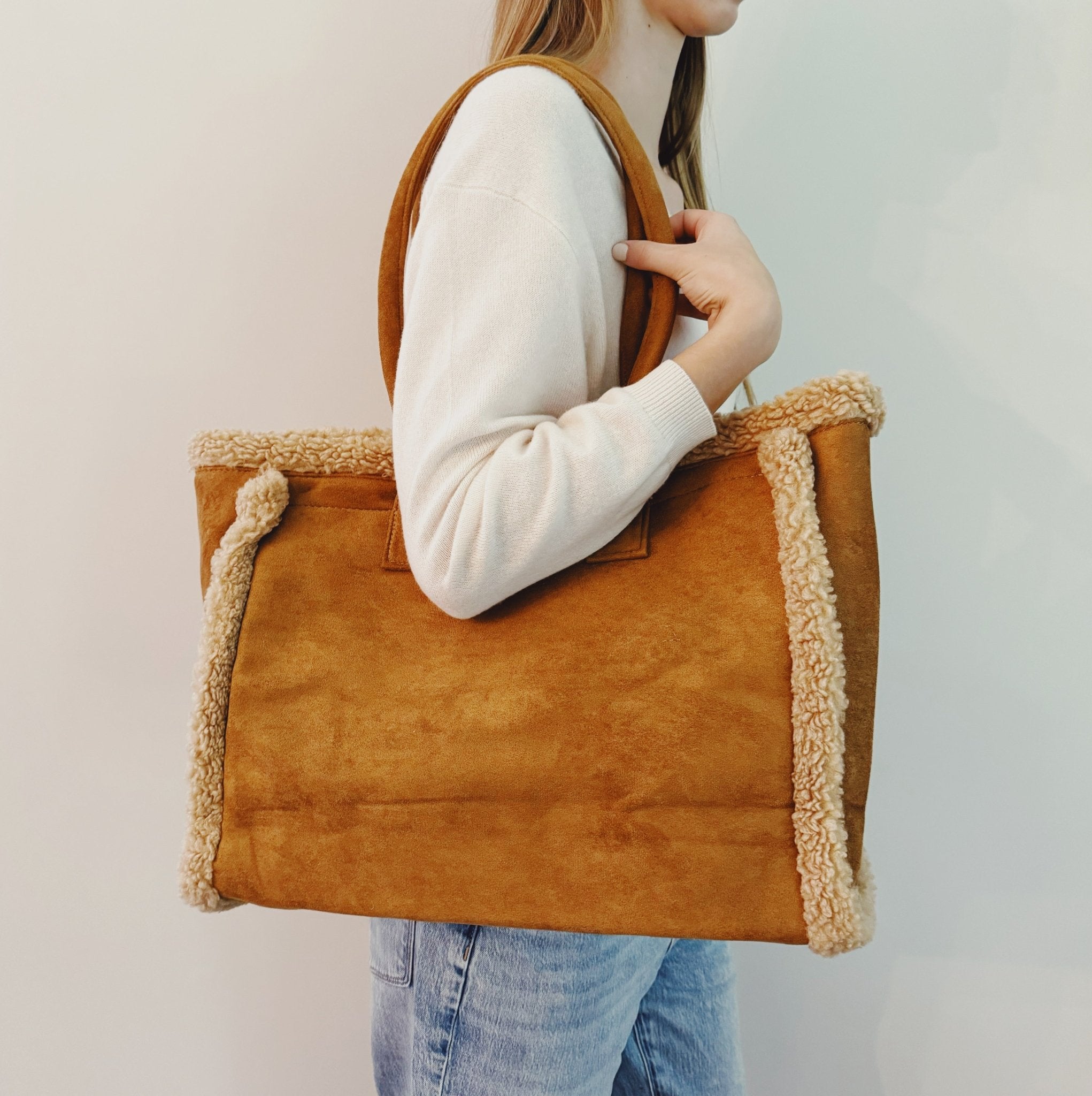 Fuzzy Deluxe Tote Shoulder Bag - BlissfulBody.Boutique